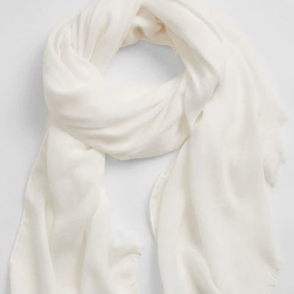 GAP Knit Scarf, White, 36" x 75" Rectangular, Viscose Rayon Blend - Picture 3 of 4